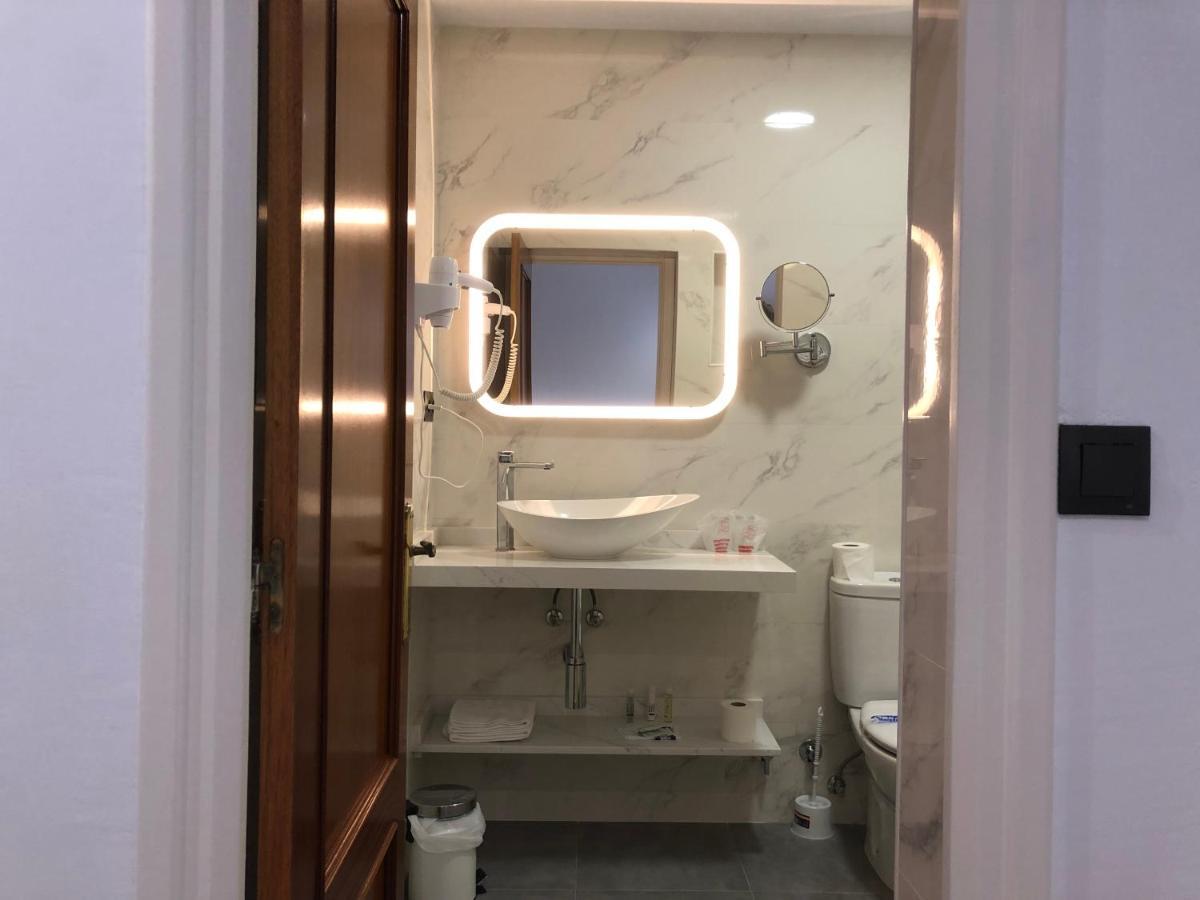 Hotel Josein كوميلاس المظهر الخارجي الصورة