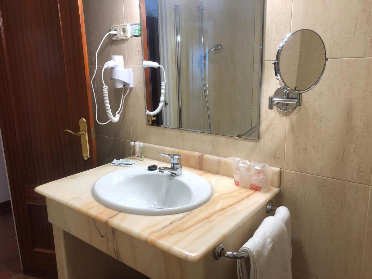 Hotel Josein كوميلاس المظهر الخارجي الصورة